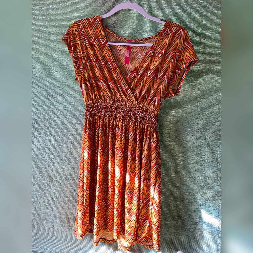 Super cute shorter orange summer dress, fits more like a L